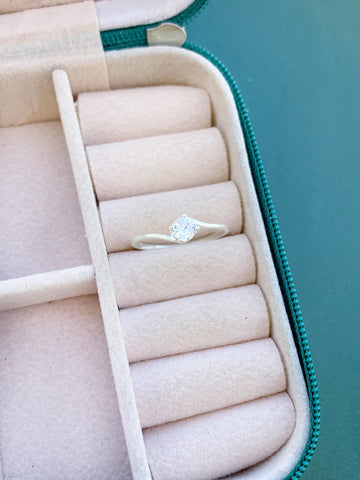 Anel Solitário Pedra 4mm com Aro Transversal