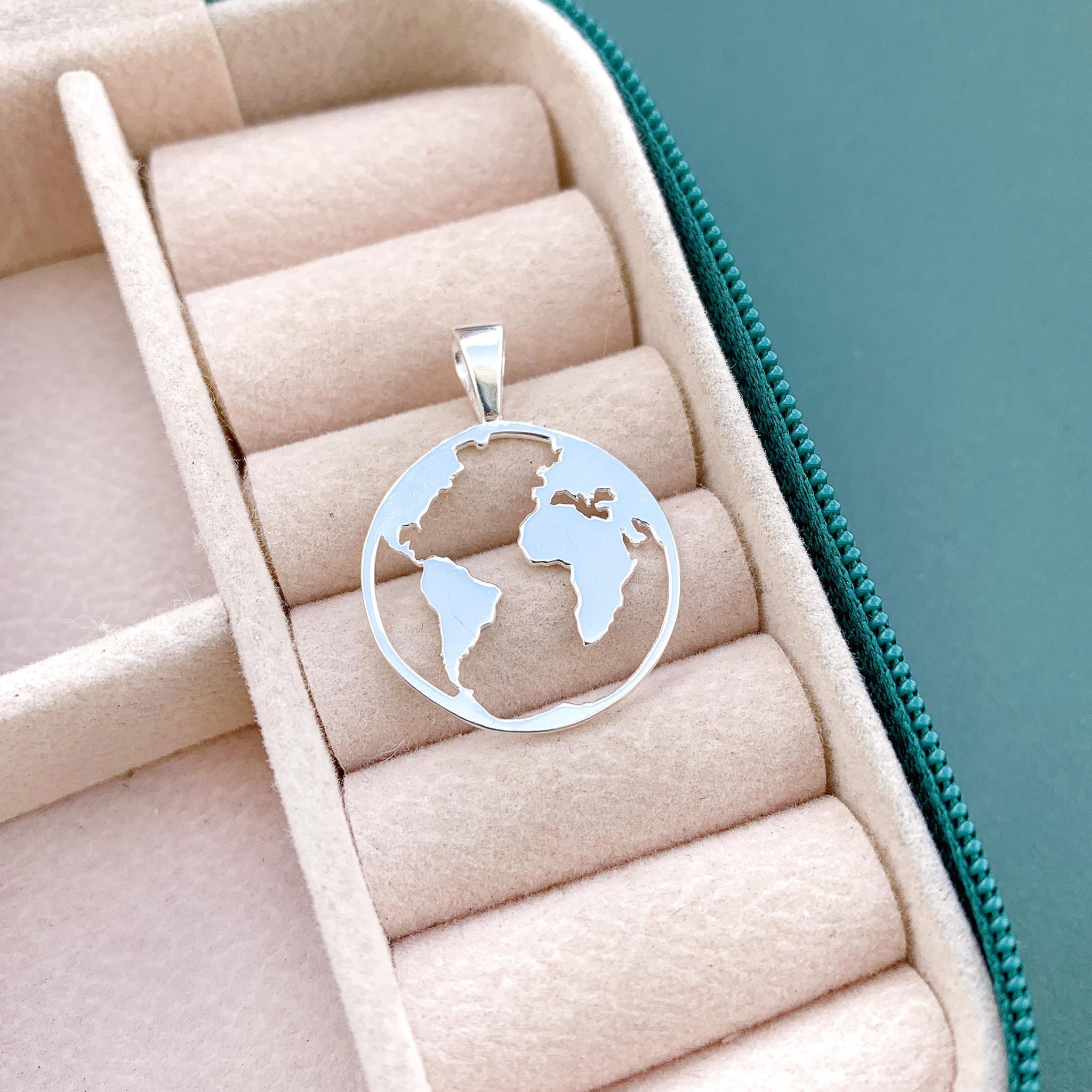 Pingente Mapa Mundi Vazado