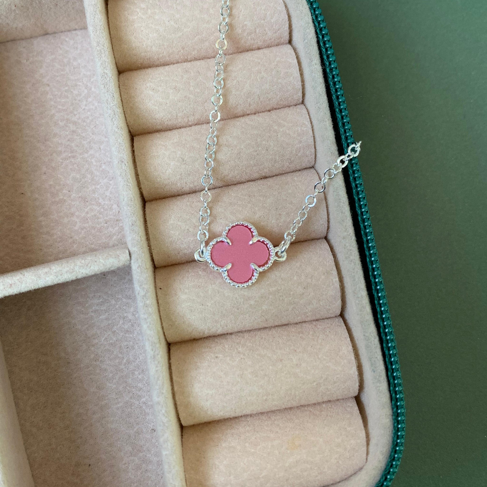 Gargantilha Flor Trevo 2.9g Colorida