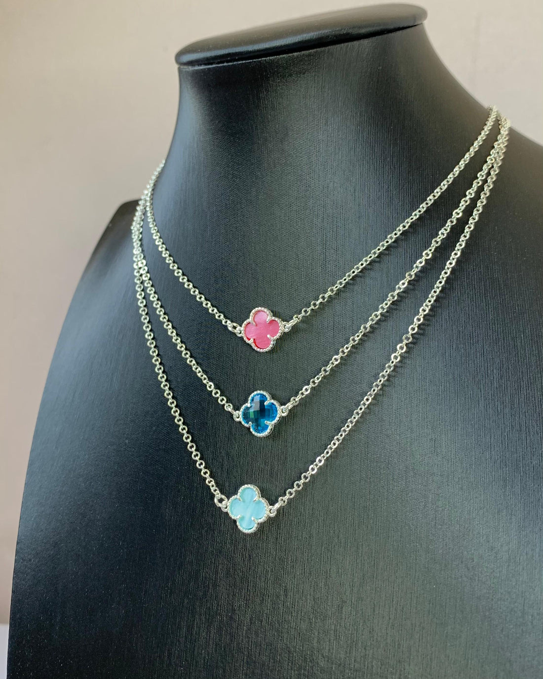 Gargantilha Flor Trevo 2.9g Colorida