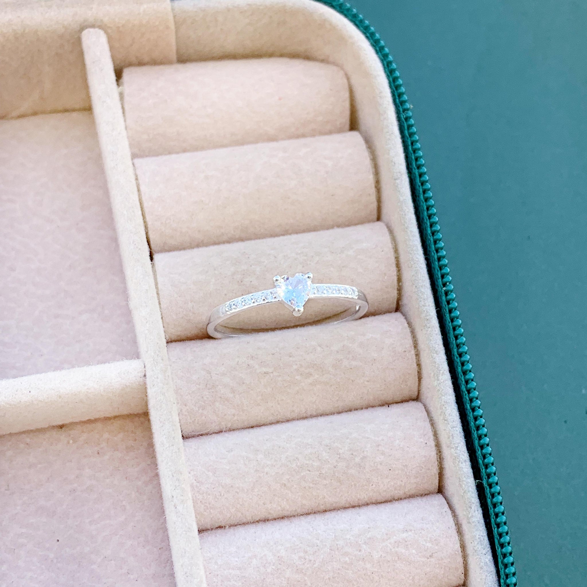 Anel Ponto de Luz Coração Cravejado