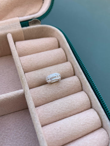 Berloque Separador Cravejado