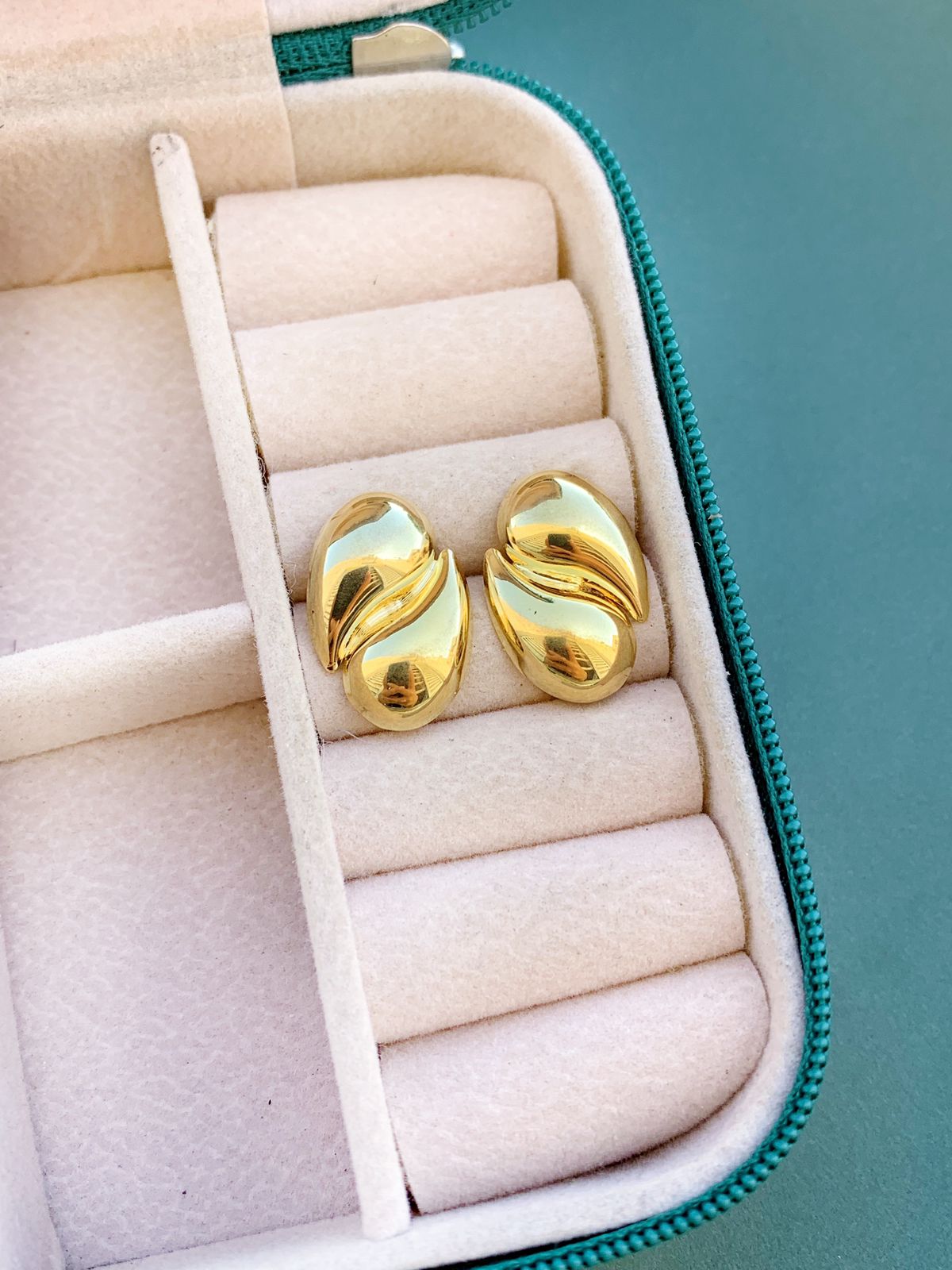 Brinco Gota Dupla Dourada