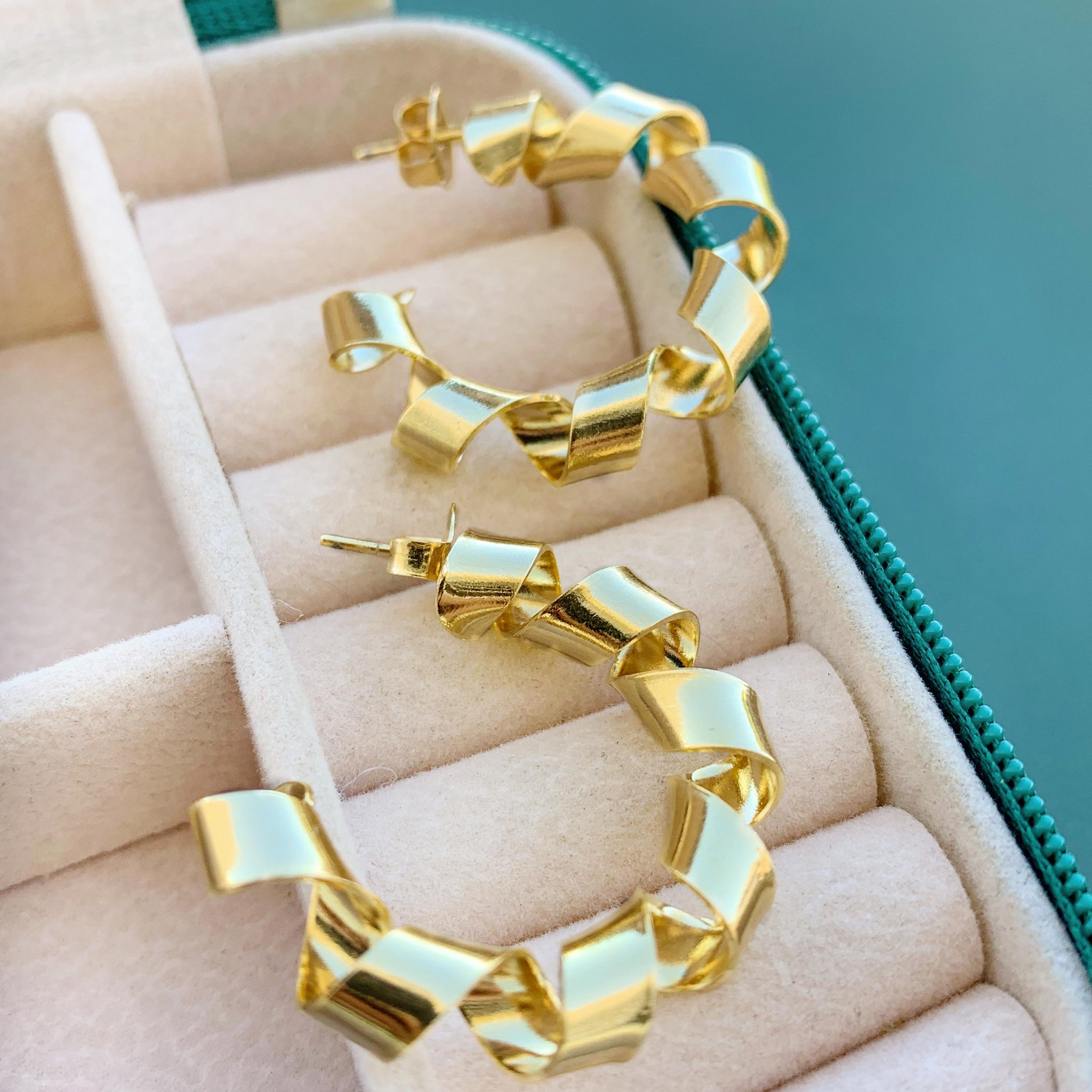 Argola Torcida Aro Fino