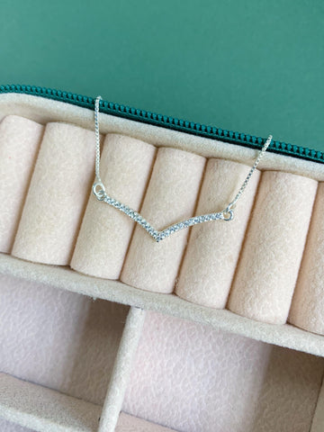 Gargantilha V Cravejado 45 Cm