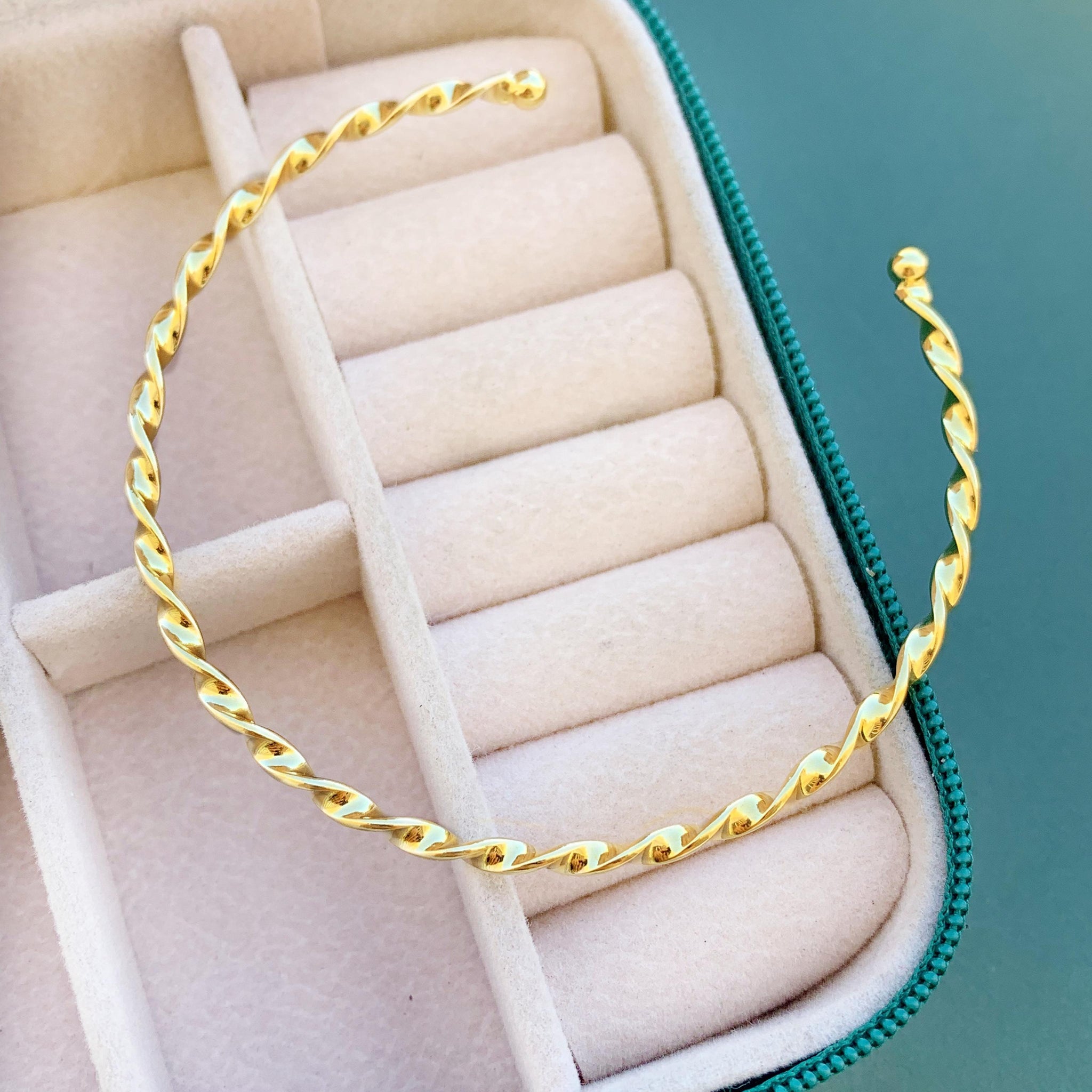 Bracelete Torcido Aro Fino