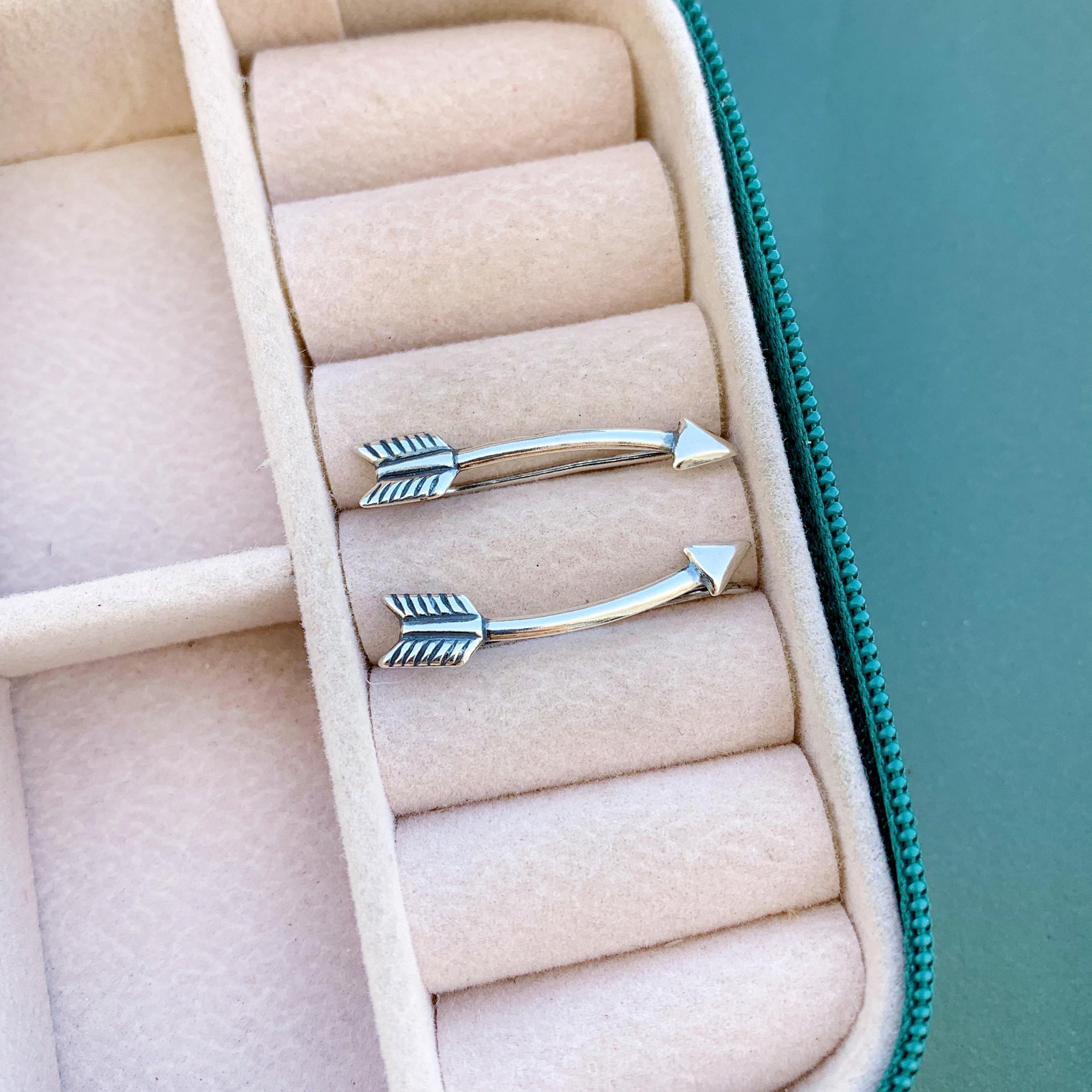 Brinco Earcuff Flecha Envelhecido Prata